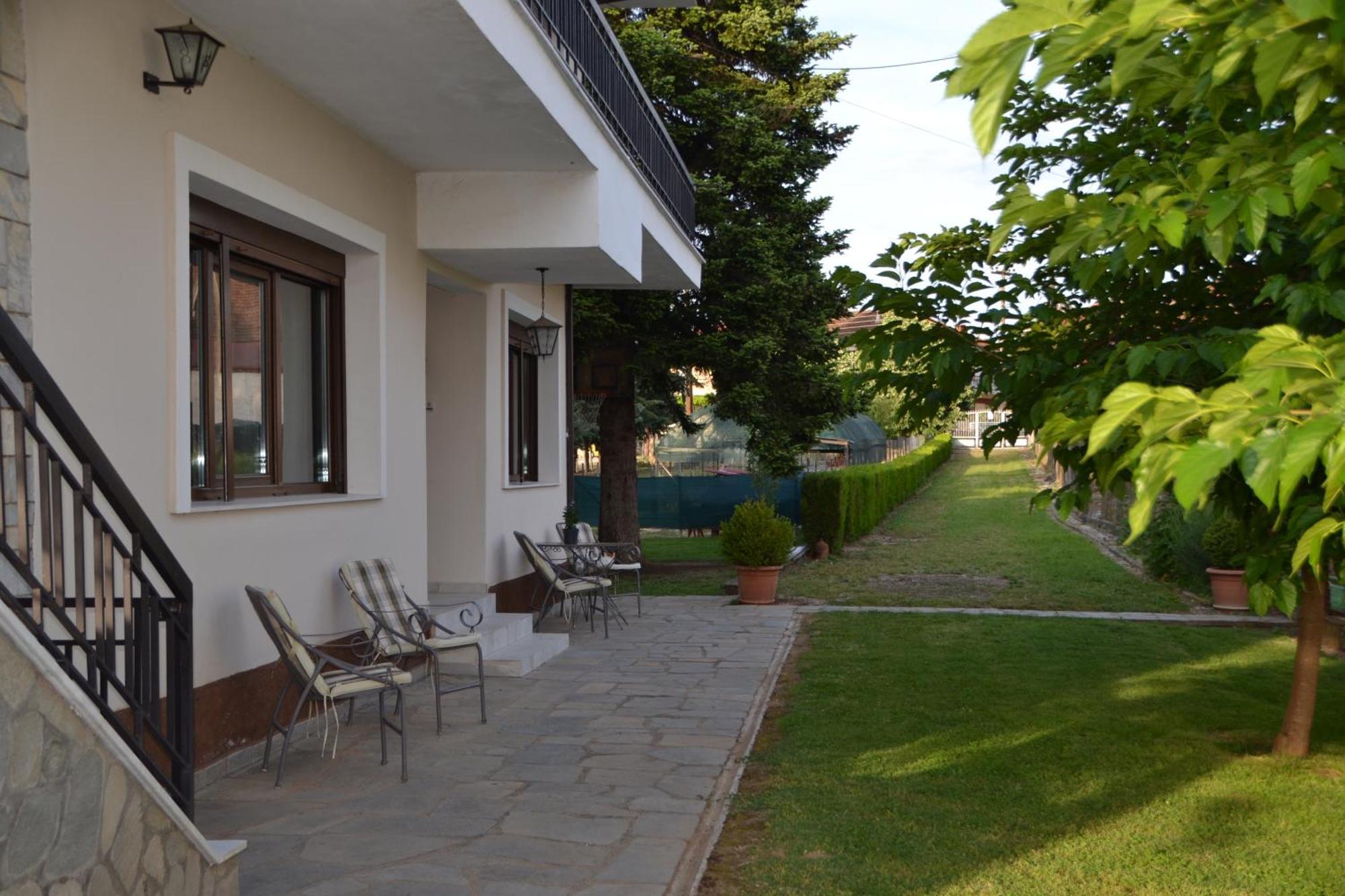 Cozy Garden House Apartment Argos Orestikon